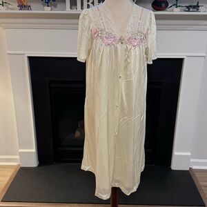 Vintage 1970s Vanity Fair Lace Nylon Peignoir Set – USA Made – Size M